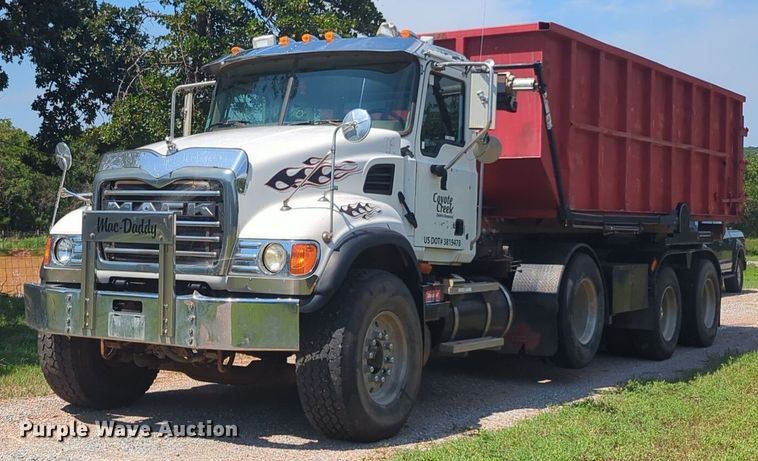 image for item NG9976 2005 Mack  CV713 Granite  roll-off container truck