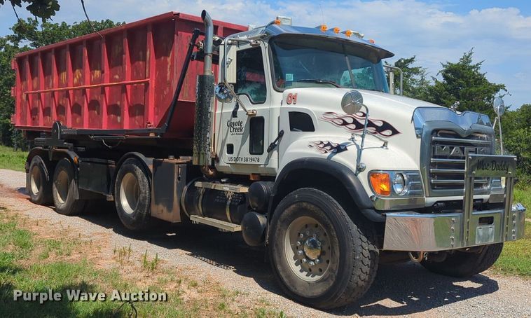 image for item NG9976 2005 Mack  CV713 Granite  roll-off container truck