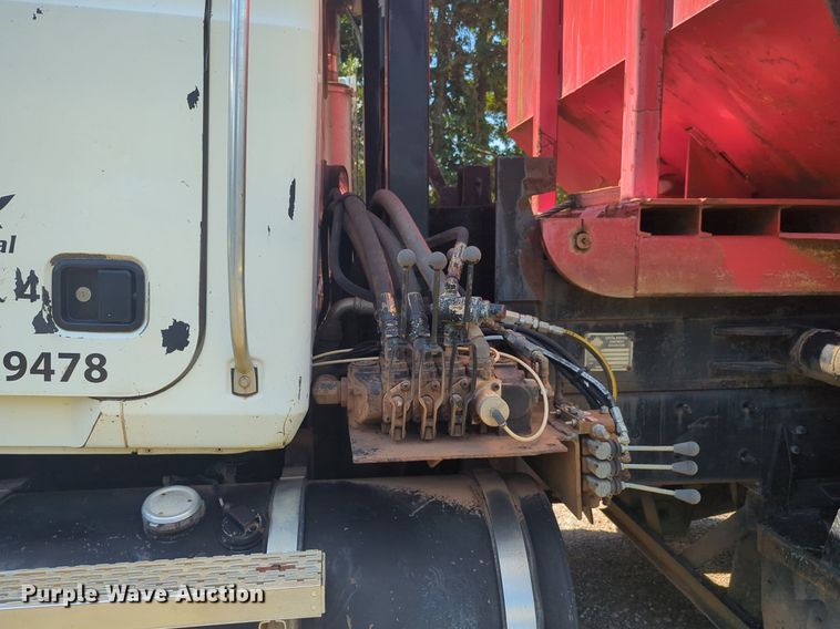 image for item NG9976 2005 Mack  CV713 Granite  roll-off container truck