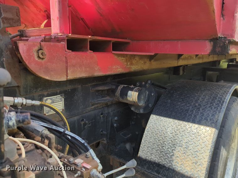 image for item NG9976 2005 Mack  CV713 Granite  roll-off container truck