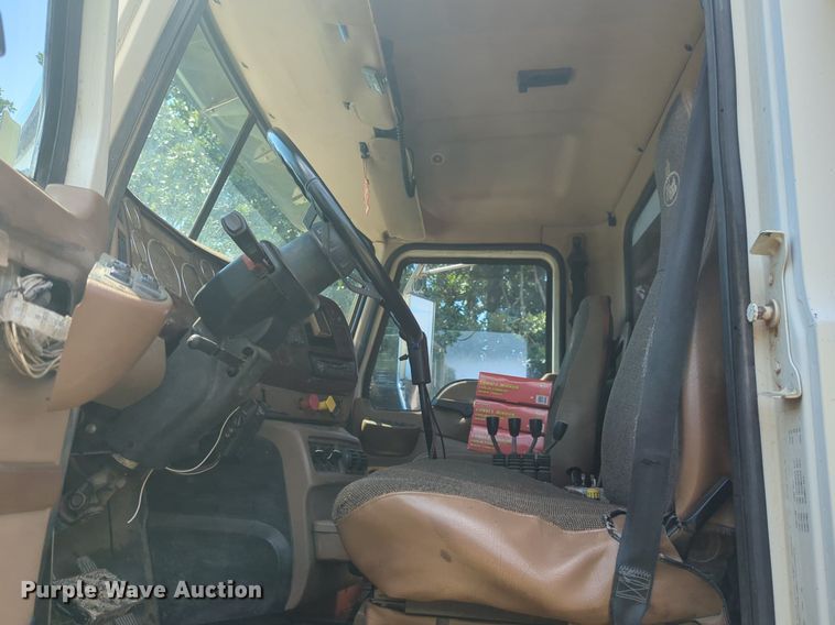 image for item NG9976 2005 Mack  CV713 Granite  roll-off container truck