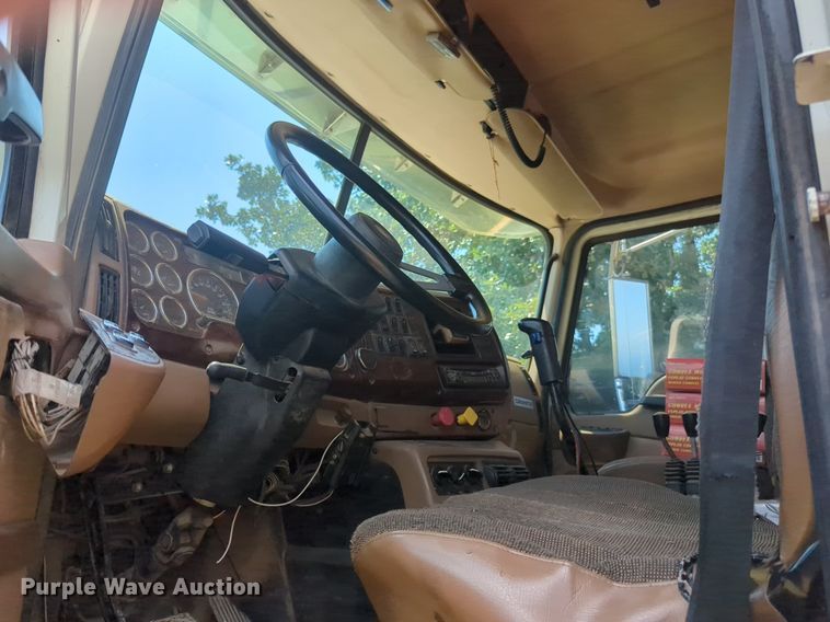 image for item NG9976 2005 Mack  CV713 Granite  roll-off container truck