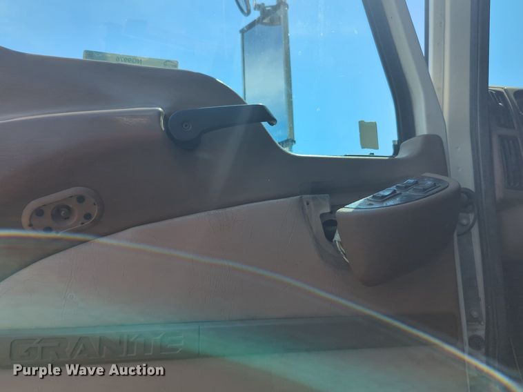 image for item NG9976 2005 Mack  CV713 Granite  roll-off container truck