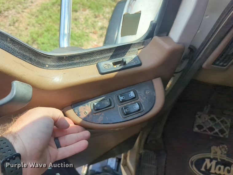 image for item NG9976 2005 Mack  CV713 Granite  roll-off container truck