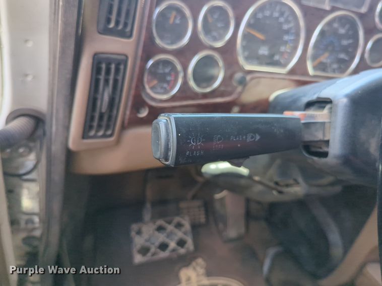 image for item NG9976 2005 Mack  CV713 Granite  roll-off container truck