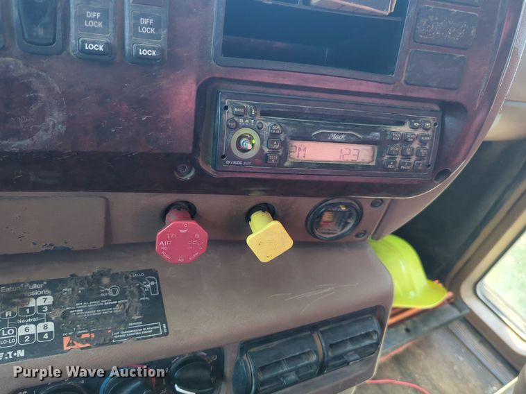 image for item NG9976 2005 Mack  CV713 Granite  roll-off container truck