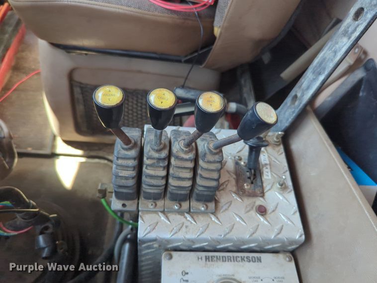 image for item NG9976 2005 Mack  CV713 Granite  roll-off container truck