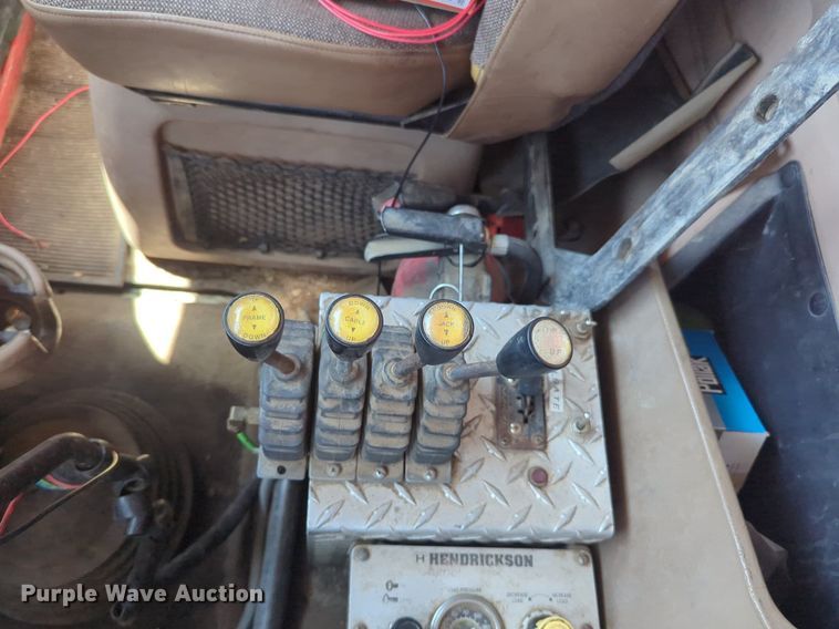 image for item NG9976 2005 Mack  CV713 Granite  roll-off container truck