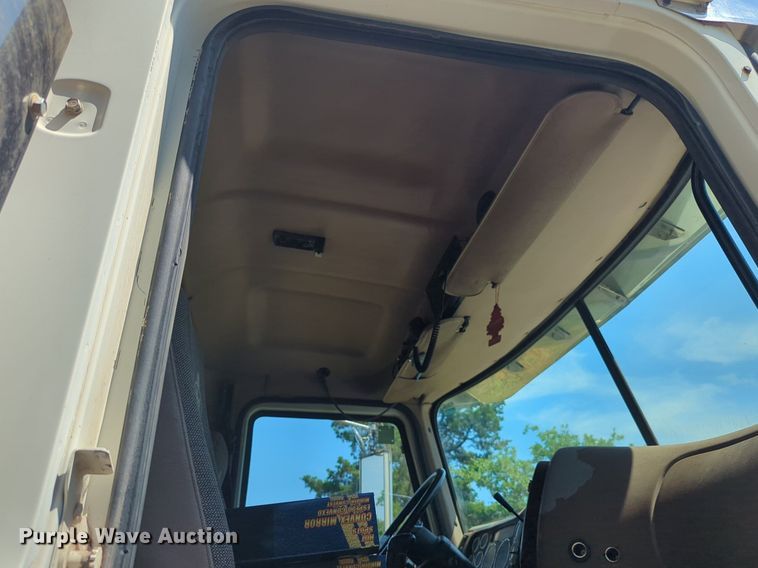 image for item NG9976 2005 Mack  CV713 Granite  roll-off container truck