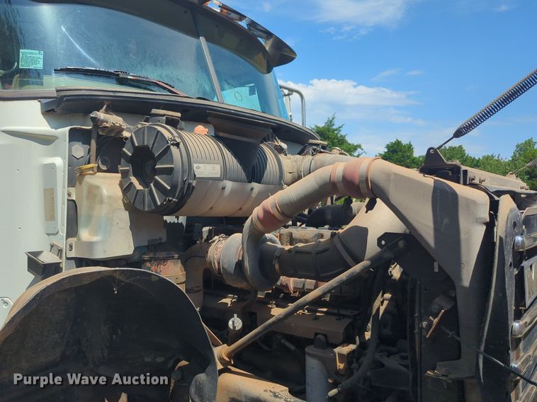 image for item NG9976 2005 Mack  CV713 Granite  roll-off container truck