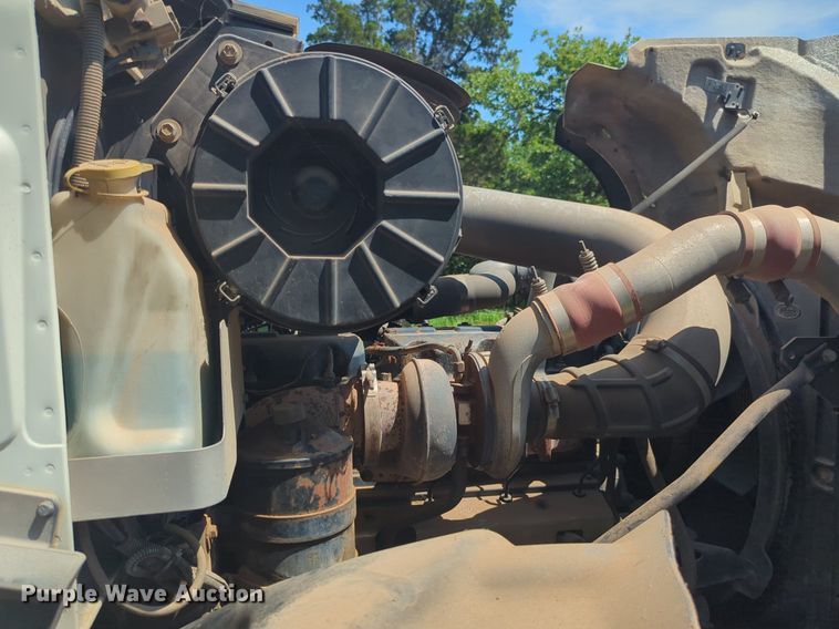 image for item NG9976 2005 Mack  CV713 Granite  roll-off container truck