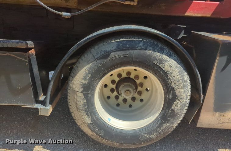 image for item NG9976 2005 Mack  CV713 Granite  roll-off container truck