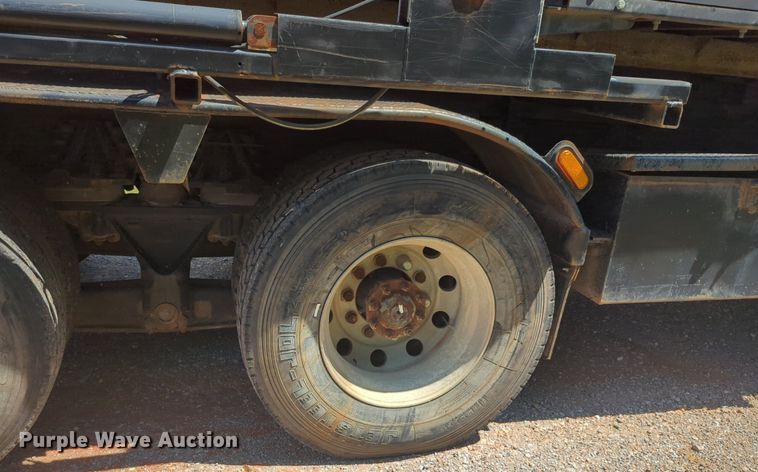 image for item NG9976 2005 Mack  CV713 Granite  roll-off container truck