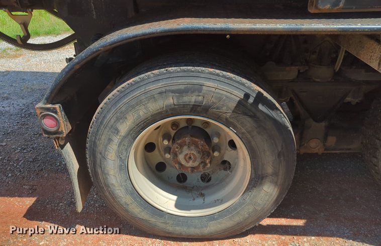 image for item NG9976 2005 Mack  CV713 Granite  roll-off container truck