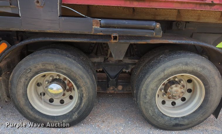 image for item NG9976 2005 Mack  CV713 Granite  roll-off container truck