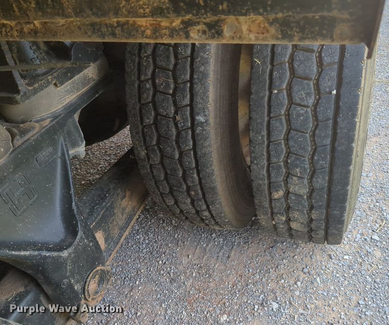 image for item NG9976 2005 Mack  CV713 Granite  roll-off container truck