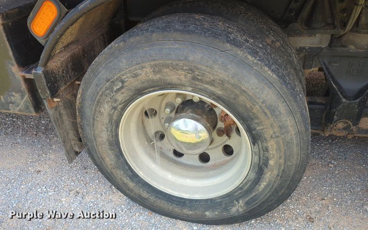 image for item NG9976 2005 Mack  CV713 Granite  roll-off container truck