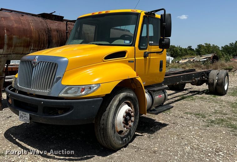 image for item NQ9653 2011 International  DuraStar 4300 truck cab and chassis