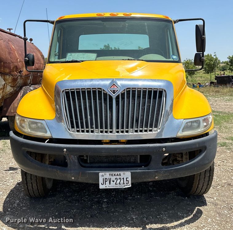 image for item NQ9653 2011 International  DuraStar 4300 truck cab and chassis