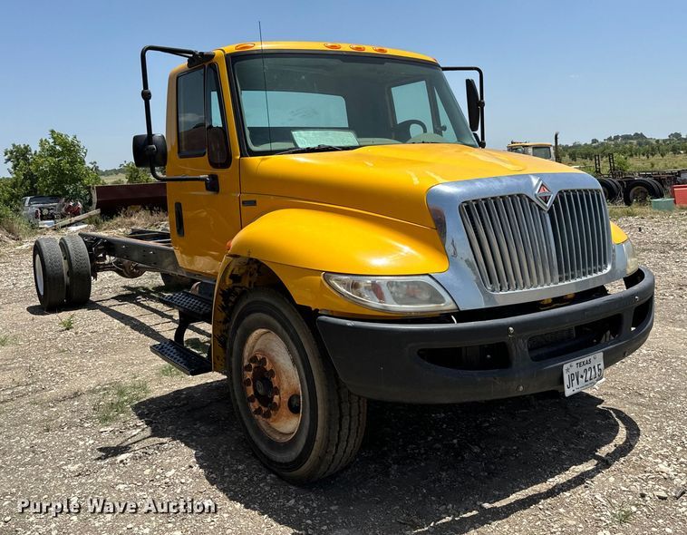 image for item NQ9653 2011 International  DuraStar 4300 truck cab and chassis