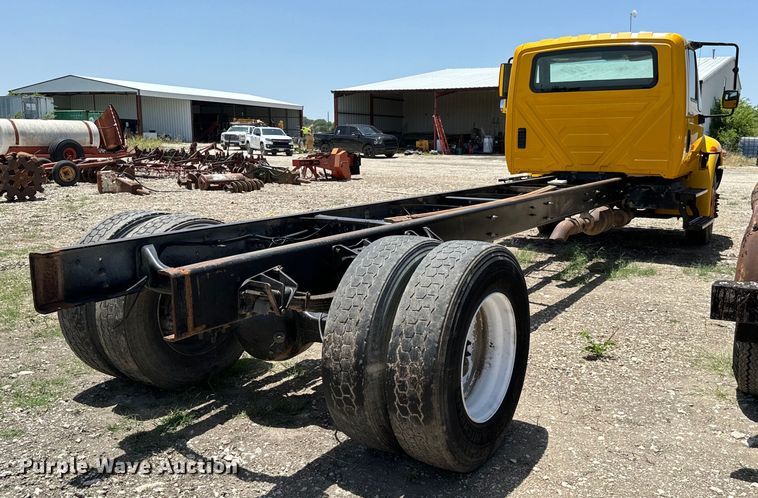 image for item NQ9653 2011 International  DuraStar 4300 truck cab and chassis