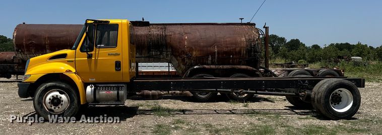 image for item NQ9653 2011 International  DuraStar 4300 truck cab and chassis