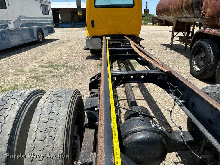 image for item NQ9653 2011 International  DuraStar 4300 truck cab and chassis