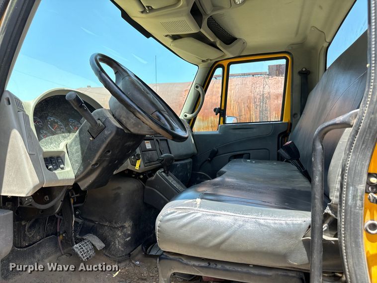 image for item NQ9653 2011 International  DuraStar 4300 truck cab and chassis