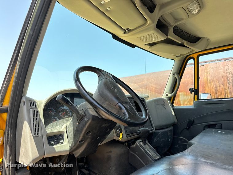 image for item NQ9653 2011 International  DuraStar 4300 truck cab and chassis