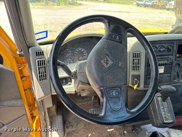 image for item NQ9653 2011 International  DuraStar 4300 truck cab and chassis