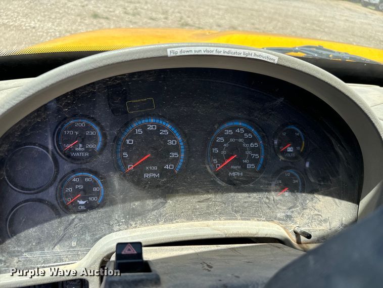 image for item NQ9653 2011 International  DuraStar 4300 truck cab and chassis