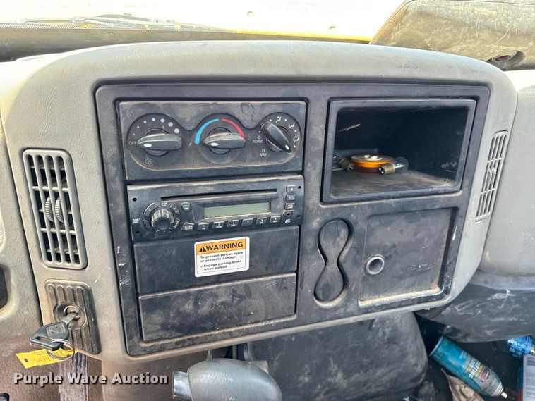 image for item NQ9653 2011 International  DuraStar 4300 truck cab and chassis