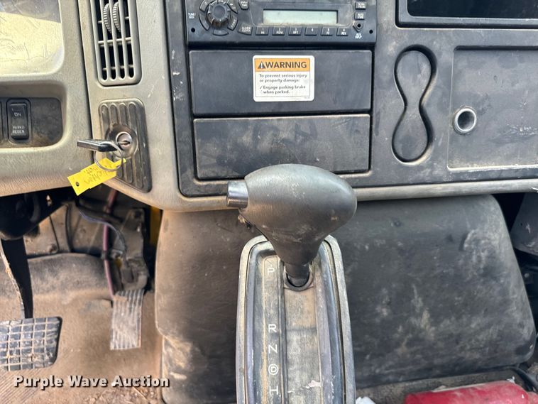 image for item NQ9653 2011 International  DuraStar 4300 truck cab and chassis