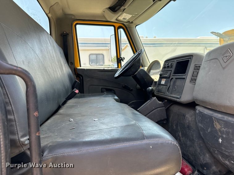 image for item NQ9653 2011 International  DuraStar 4300 truck cab and chassis