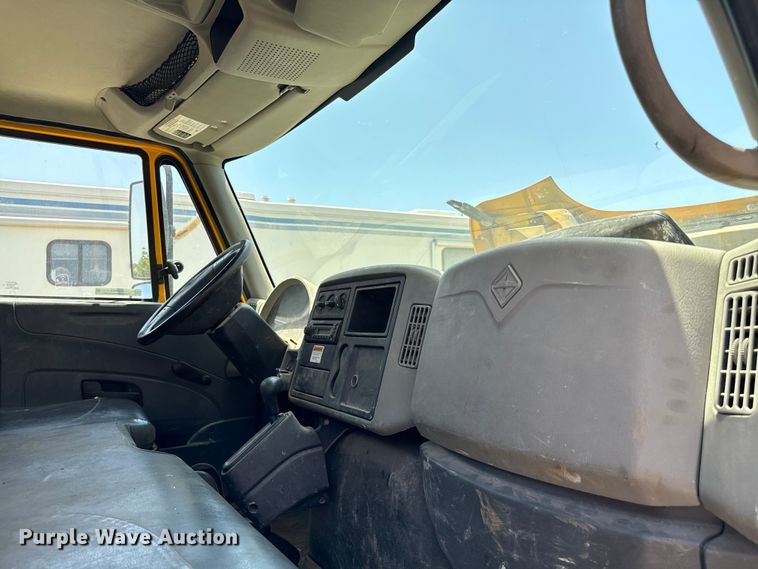 image for item NQ9653 2011 International  DuraStar 4300 truck cab and chassis