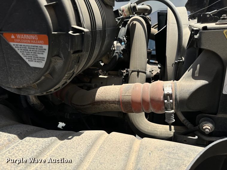 image for item NQ9653 2011 International  DuraStar 4300 truck cab and chassis