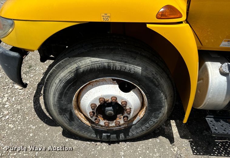 image for item NQ9653 2011 International  DuraStar 4300 truck cab and chassis