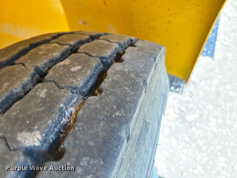 image for item NQ9653 2011 International  DuraStar 4300 truck cab and chassis