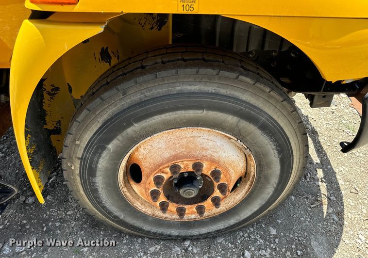 image for item NQ9653 2011 International  DuraStar 4300 truck cab and chassis