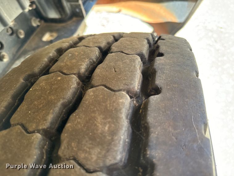 image for item NQ9653 2011 International  DuraStar 4300 truck cab and chassis