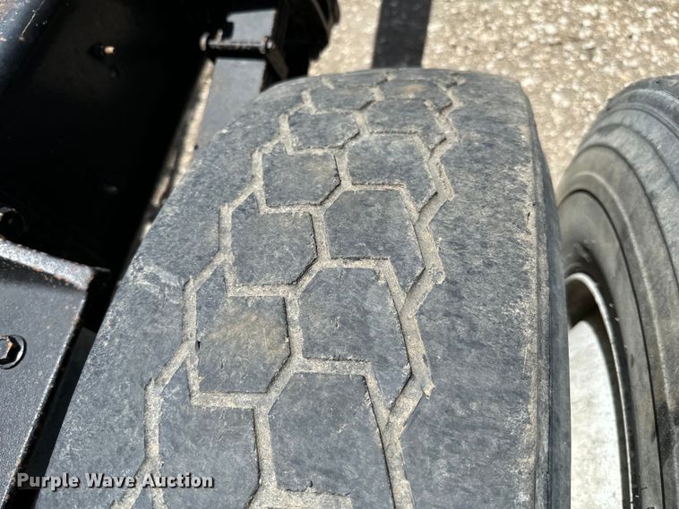 image for item NQ9653 2011 International  DuraStar 4300 truck cab and chassis