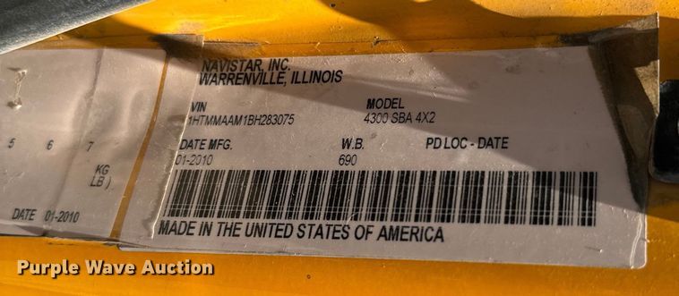 image for item NQ9653 2011 International  DuraStar 4300 truck cab and chassis