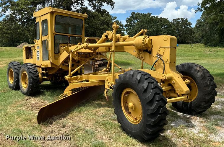 image for item NQ9668 1972 Caterpillar  12F rigid frame motor grader