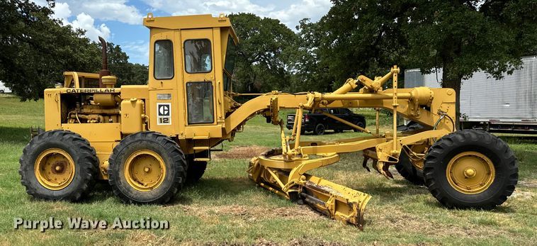 image for item NQ9668 1972 Caterpillar  12F rigid frame motor grader