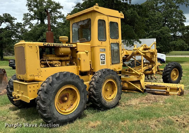 image for item NQ9668 1972 Caterpillar  12F rigid frame motor grader