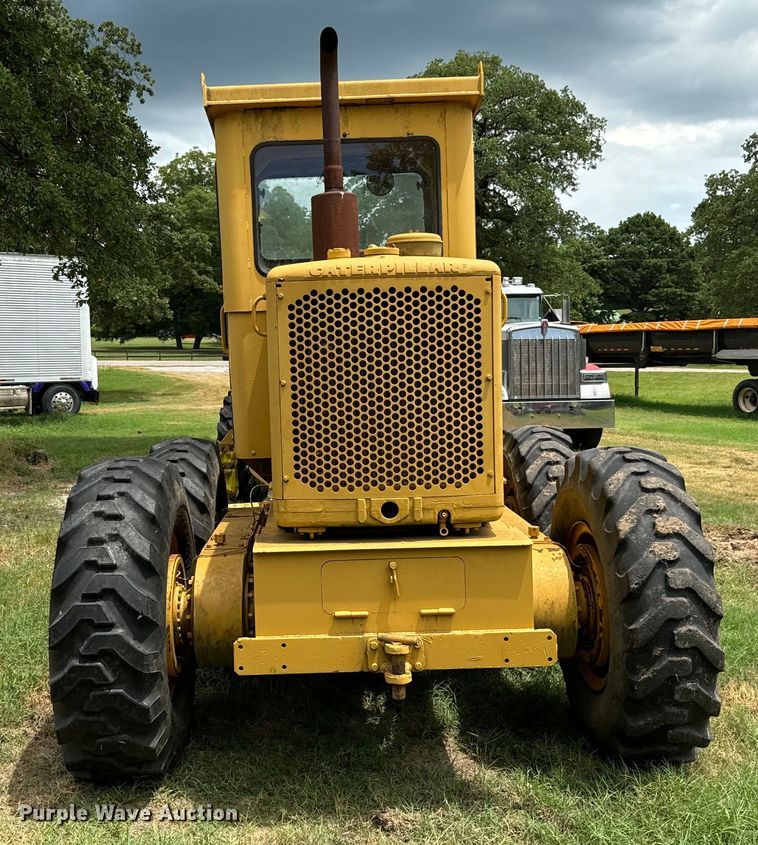 image for item NQ9668 1972 Caterpillar  12F rigid frame motor grader