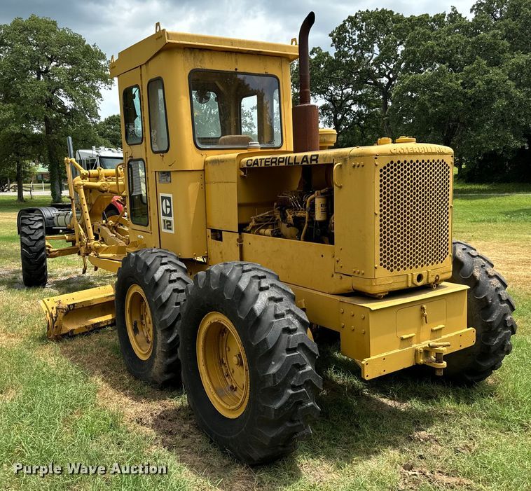 image for item NQ9668 1972 Caterpillar  12F rigid frame motor grader