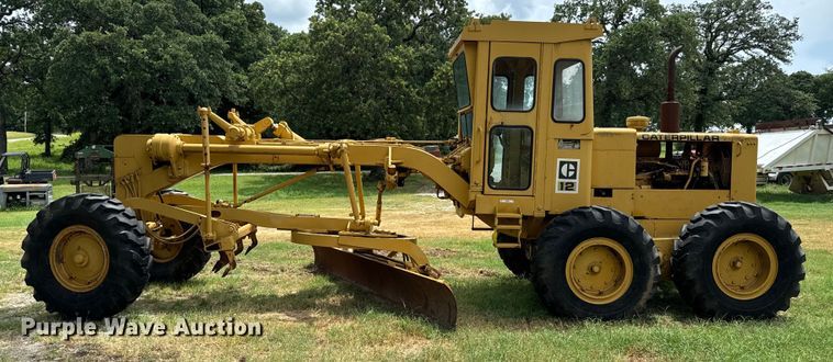 image for item NQ9668 1972 Caterpillar  12F rigid frame motor grader