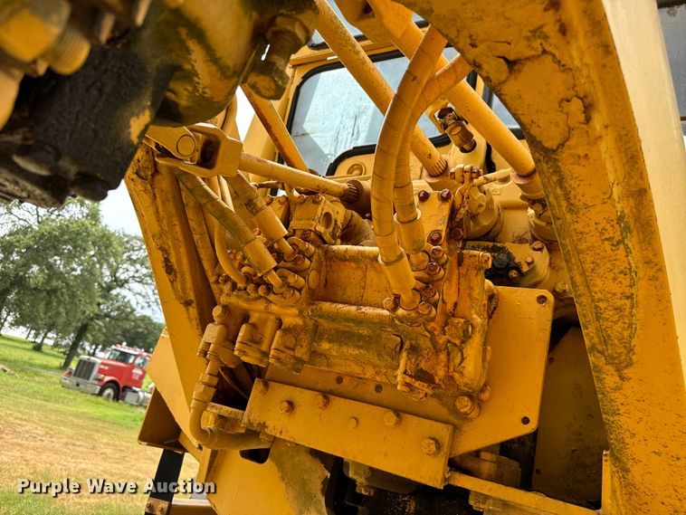 image for item NQ9668 1972 Caterpillar  12F rigid frame motor grader