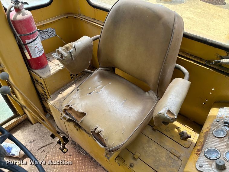 image for item NQ9668 1972 Caterpillar  12F rigid frame motor grader